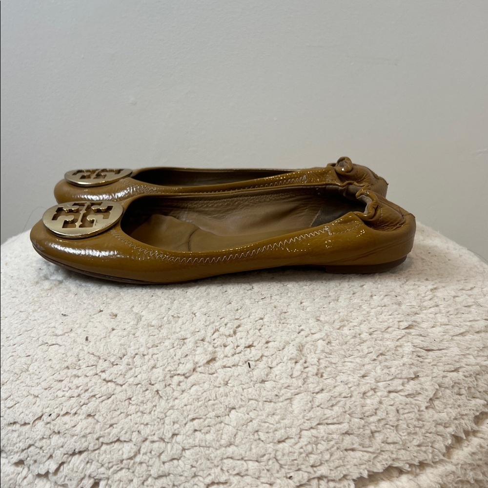 Tory Burch Women's gold Brown Loafers with Gold Logo size 8-8.5. - Picture 6 of 12